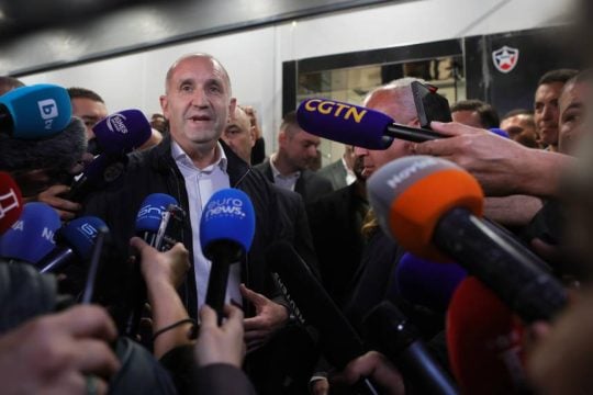 Ρούμεν Ράντεφ: Ποιος είναι ο νέος πρωθυπουργός της Βουλγαρίας - Φιλορώσος, απόστρατος και πρώην πρόεδρος